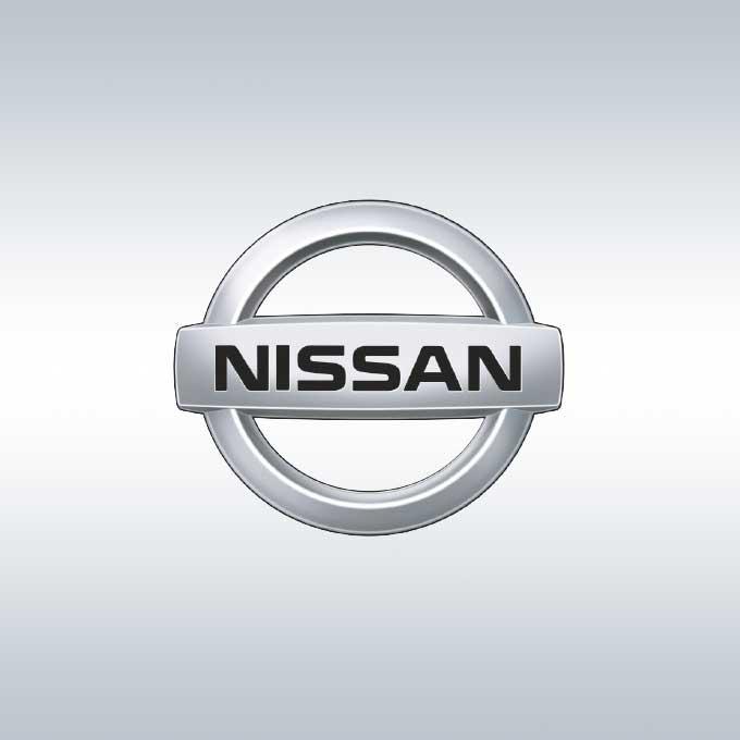 Aménagement intérieur pour Nissan NV250, NV300 et NV400 utilitaire, étagère métallique modulaire et accessoires.