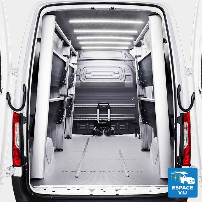Montant profilé inclinable en aluminium pour étagère basculante FR5 pour l'aménagement de véhicule utilitaire par Espace V.U Sarl aménageur de camion et camionnette en atelier mobile à Bordeaux en Gironde 33, Charente 16, Charente-Maritime 17, Dordogne 24 et Lot-et-Garonne 47.