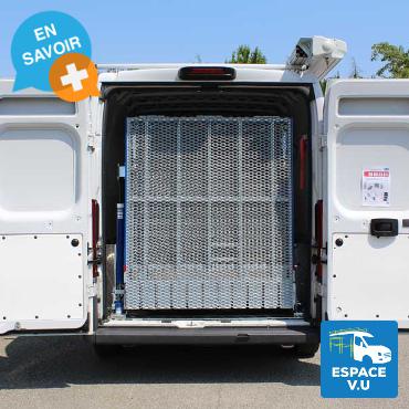 Obtenez un devis pour une rampe de chargement pliable et pivotante avec une capacité de charge de 500 kg pour l'équipement d'un véhicule utilitaire léger par Espace V.U Sarl, station Sortimo by Gruau, aménageur de véhicule professionnel à Bordeaux en Gironde 33, Charente 16, Charente-Maritime 17, Dordogne 24 et Lot-et-Garonne 47. Vente directe usine dans toute France.