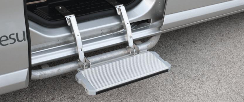 Marchepied repliable en aluminium pour véhicule utilitaire