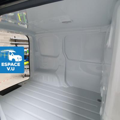 Doublage, placage en polyester pour véhicule utilitaire. Habillage gelcoat intérieur plastifié, stratifié, plastique, PVC.