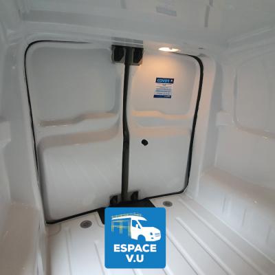 Doublage, placage en polyester pour véhicule utilitaire. Habillage gelcoat intérieur plastifié, stratifié, plastique, PVC.