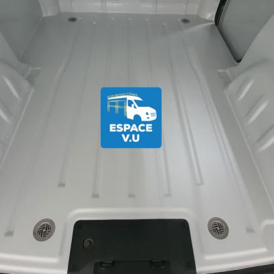 Doublage, placage en polyester pour véhicule utilitaire. Habillage intérieur plastifié, stratifié.