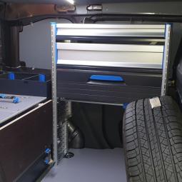 Agencement du Berlingo utilitaire (van) réalisé pour une entreprise de radio télécommunication en Nouvelle-Aquitaine avec un équipement sur mesure Sortimo.